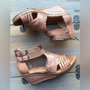 Redhawk SIZE 4 (WOMEN’s 7) Tan Handmade Cowhide Woven Leather Wedge Sandals